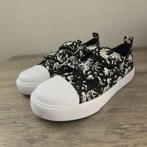 Tommy Bahama Black and White Dinosaur Fossil Canvas Shoe in kids size 12